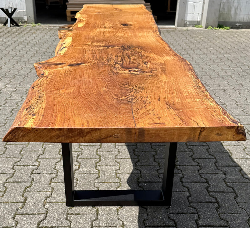 Epoxidharz 400 cm Baumstamm Esstisch Wildeiche geschliffen mit U-Set Gestell