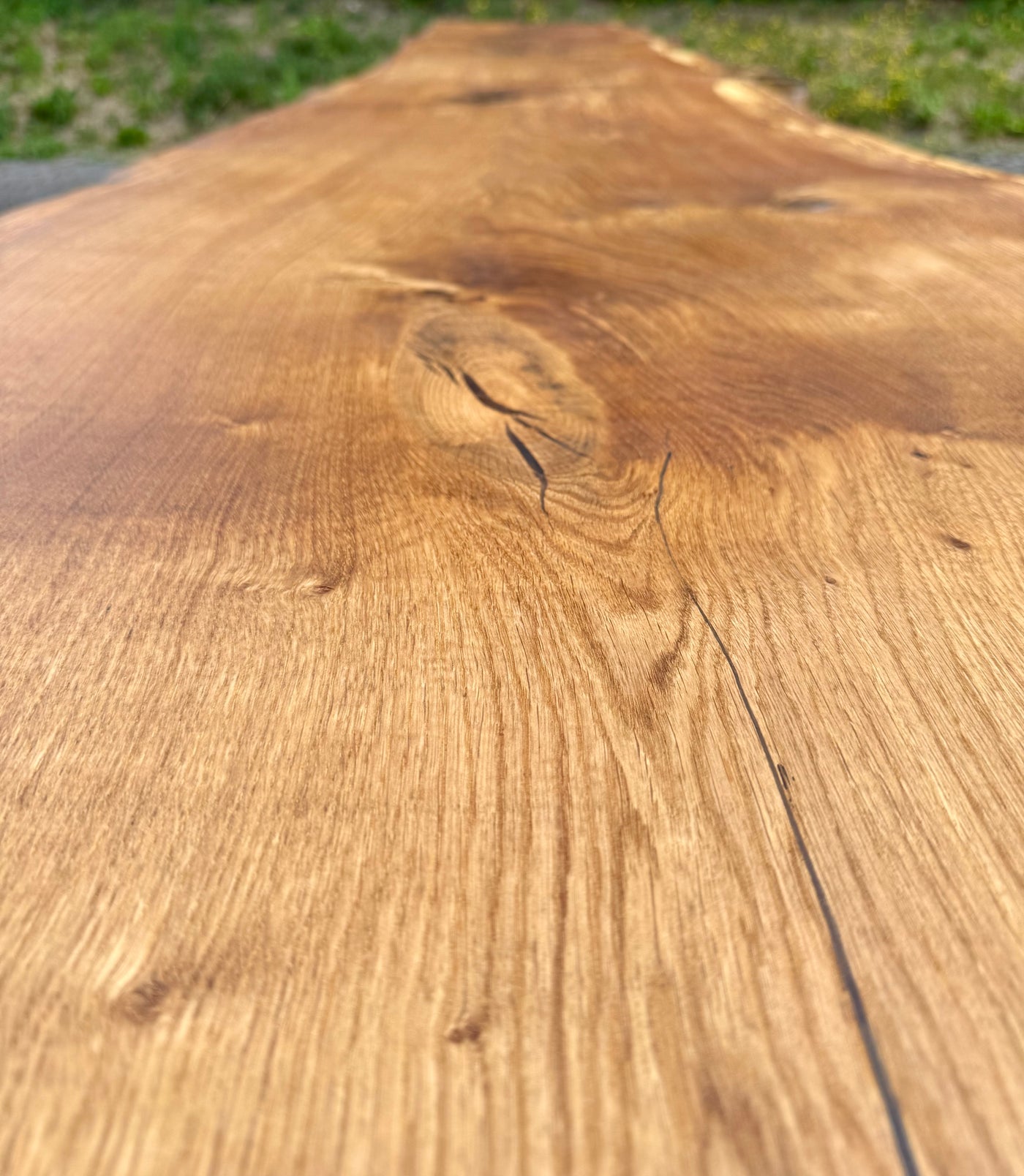 Epoxidharz 400 cm Baumstamm Esstisch Wildeiche geschliffen mit U-Set Gestell