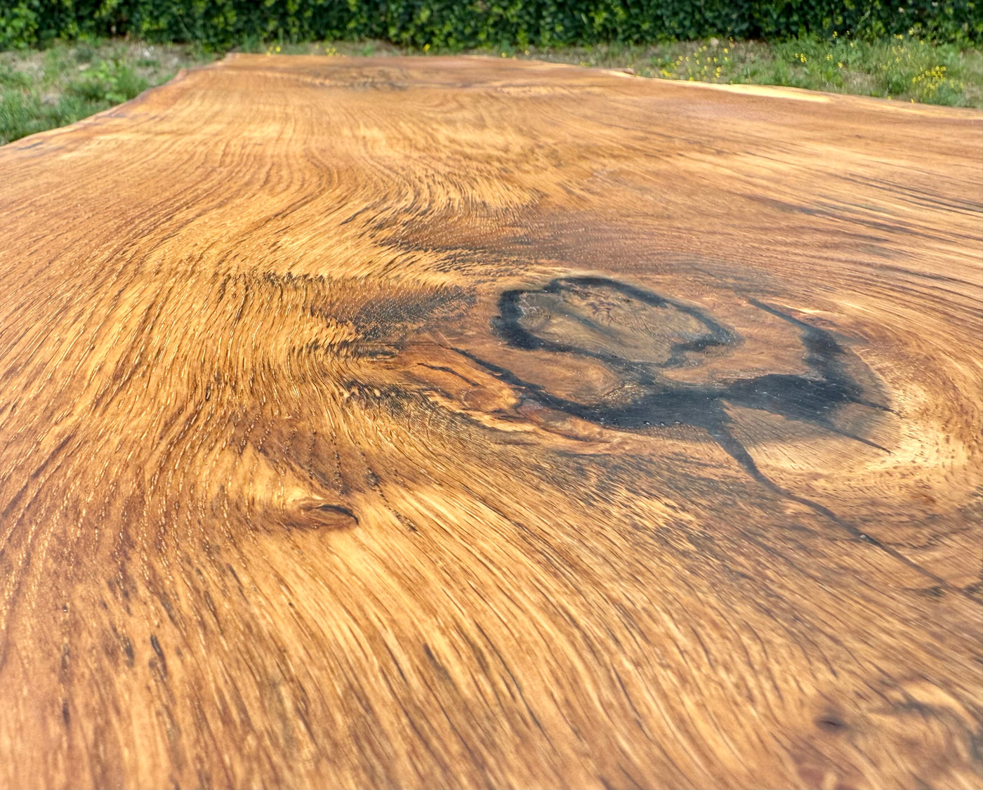 Epoxidharz 400 cm Baumstamm Esstisch Wildeiche geschliffen mit U-Set Gestell