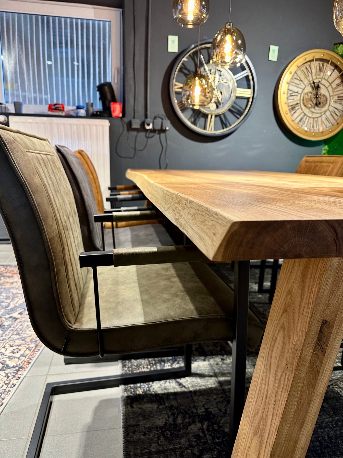 Table de salle à manger Dresden Chêne massif 200 à 300 cm d'épaisseur 4 cm bois huilé avec piètement bois trapèze 6 tailles