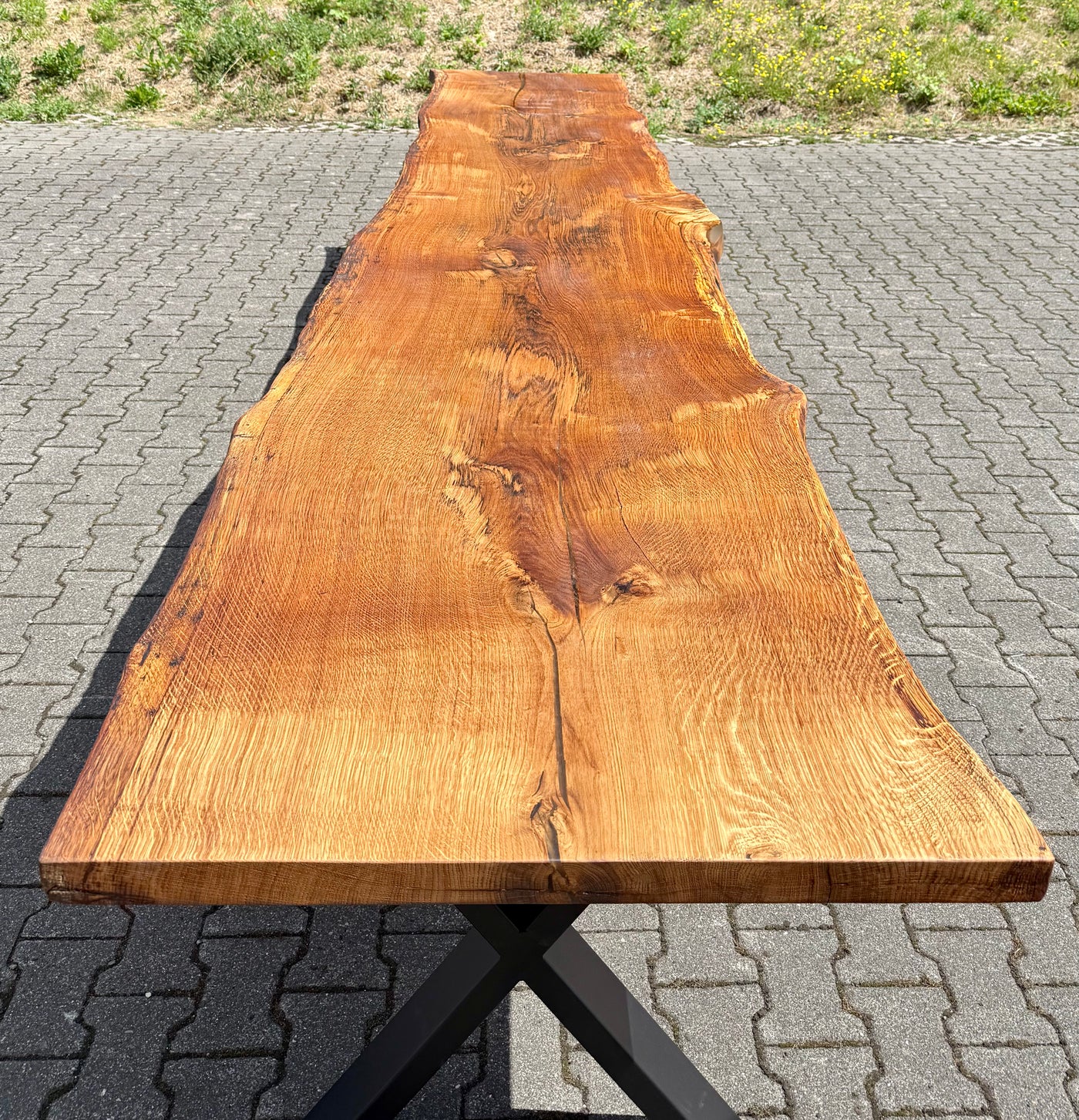 Epoxidharz 400 cm Baumstamm Esstisch Wildeiche gebürstet mit X-Set Gestell