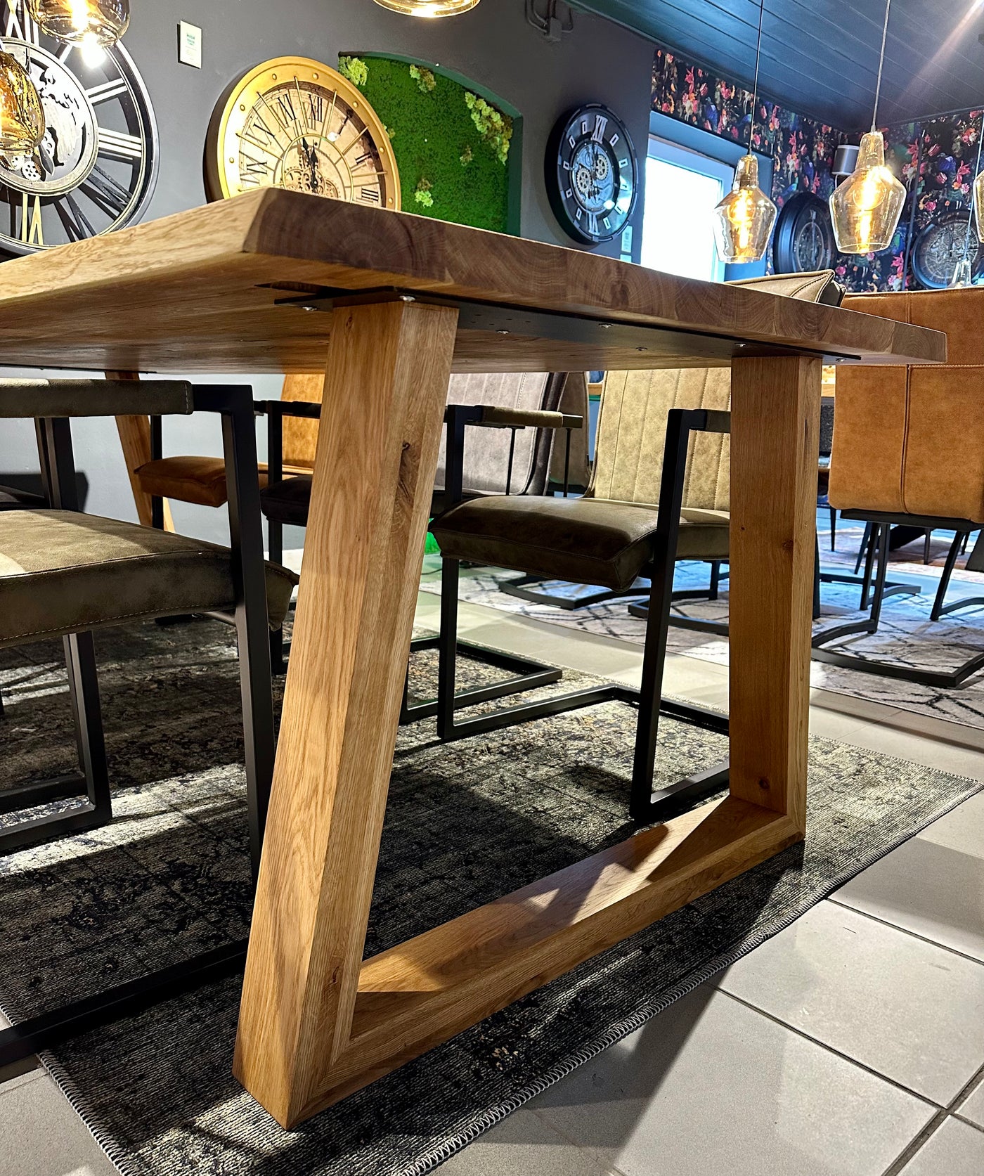 Esstisch Dresden Eiche massiv 200 bis 300 cm in 4 cm Dicke Holz geölt mit Holzgestell Trapez 6 Größen