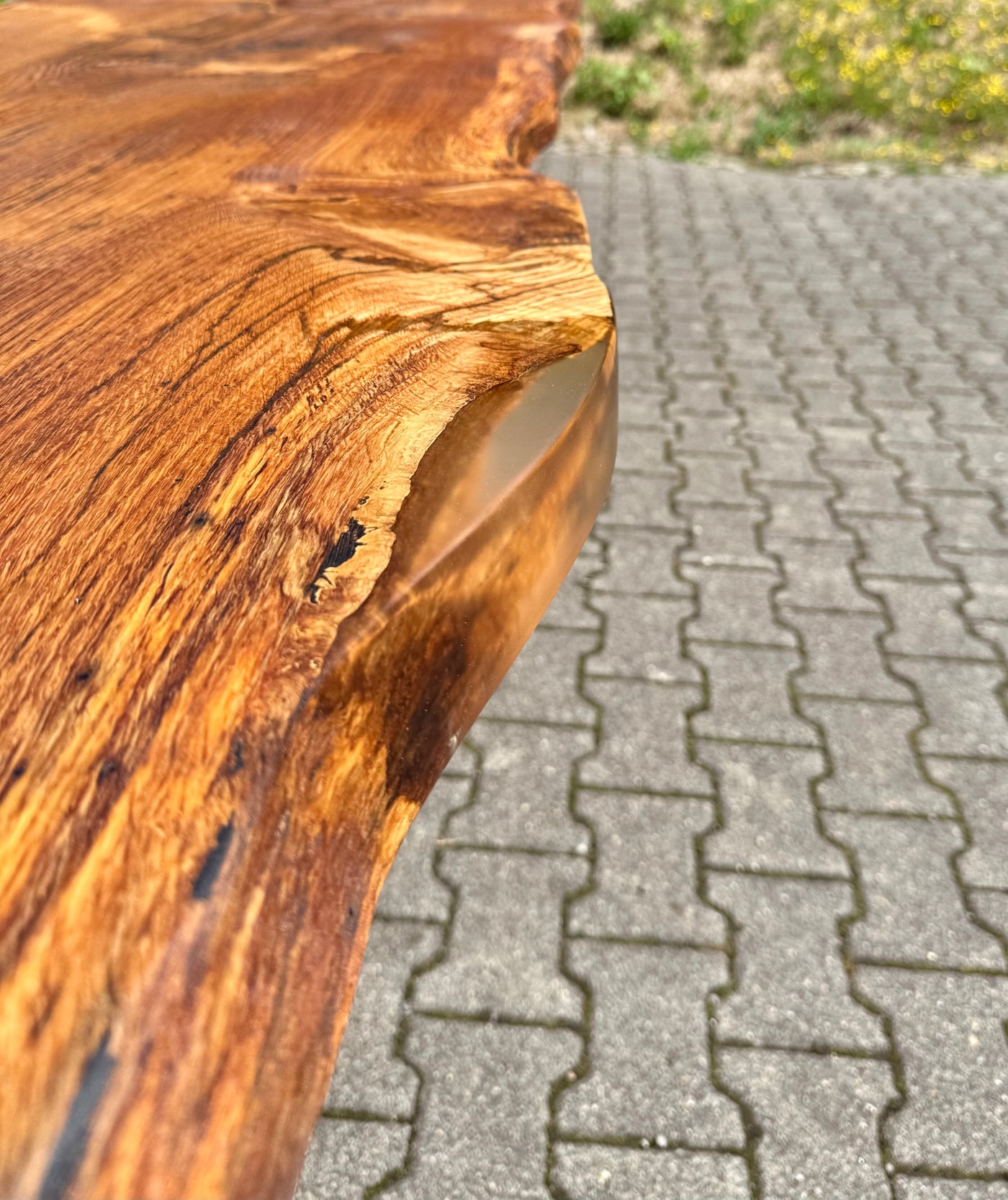 Epoxidharz 400 cm Baumstamm Esstisch Wildeiche gebürstet mit X-Set Gestell