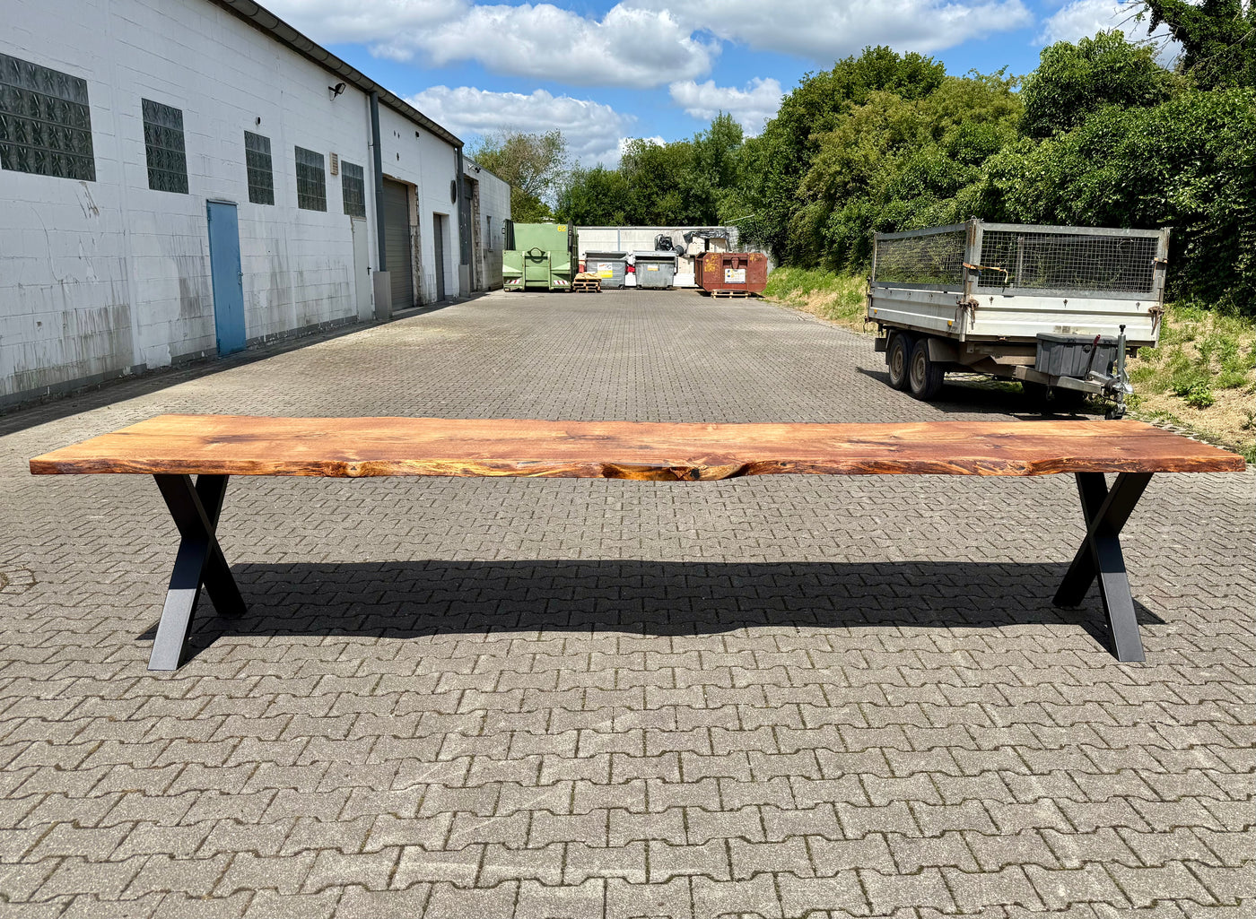 Epoxidharz 400 cm Baumstamm Esstisch Wildeiche gebürstet mit X-Set Gestell