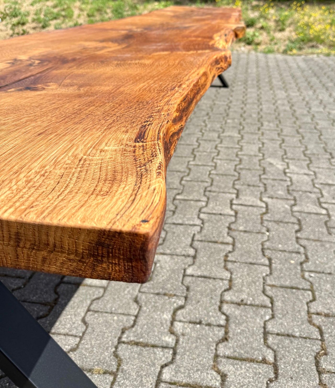Epoxidharz 400 cm Baumstamm Esstisch Wildeiche gebürstet mit X-Set Gestell