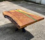 Epoxidharz River Couchtisch Halver Eiche massiv 95 cm geölt mit Spider Metall Gestell schwarz