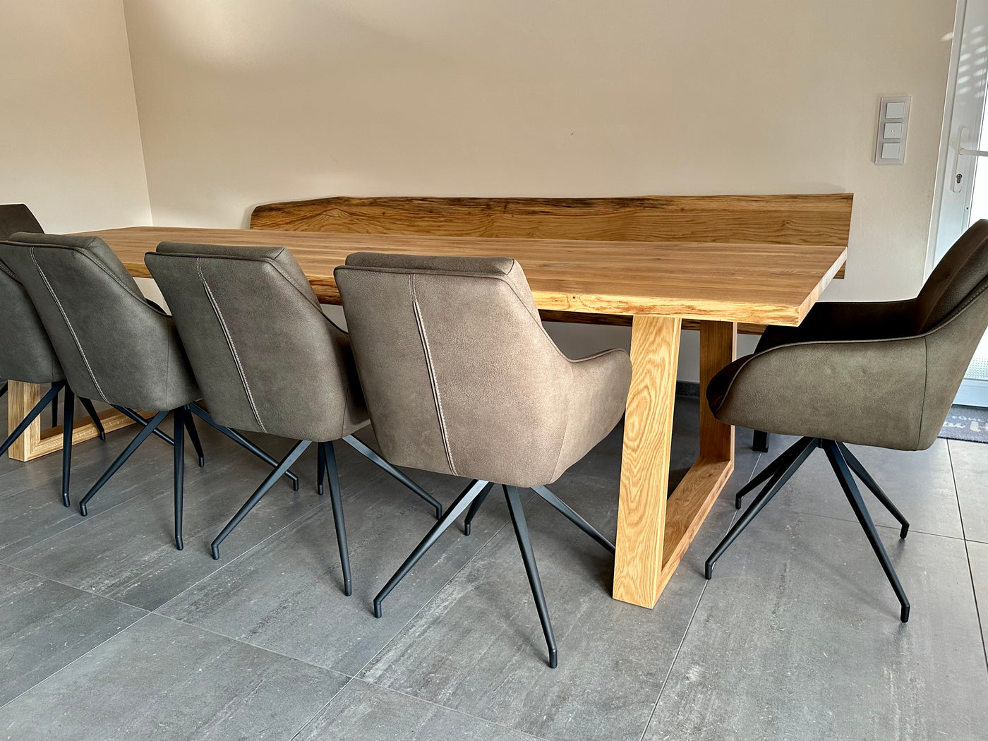 Esstisch Dresden Eiche massiv 200 bis 300 cm in 4 cm Dicke Holz geölt mit Holzgestell Trapez 6 Größen