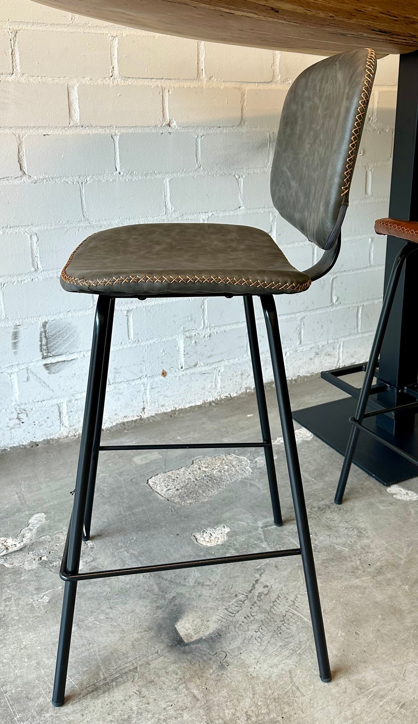 Tabouret de bar Bradley en similicuir, 2 coloris, qualité professionnelle
