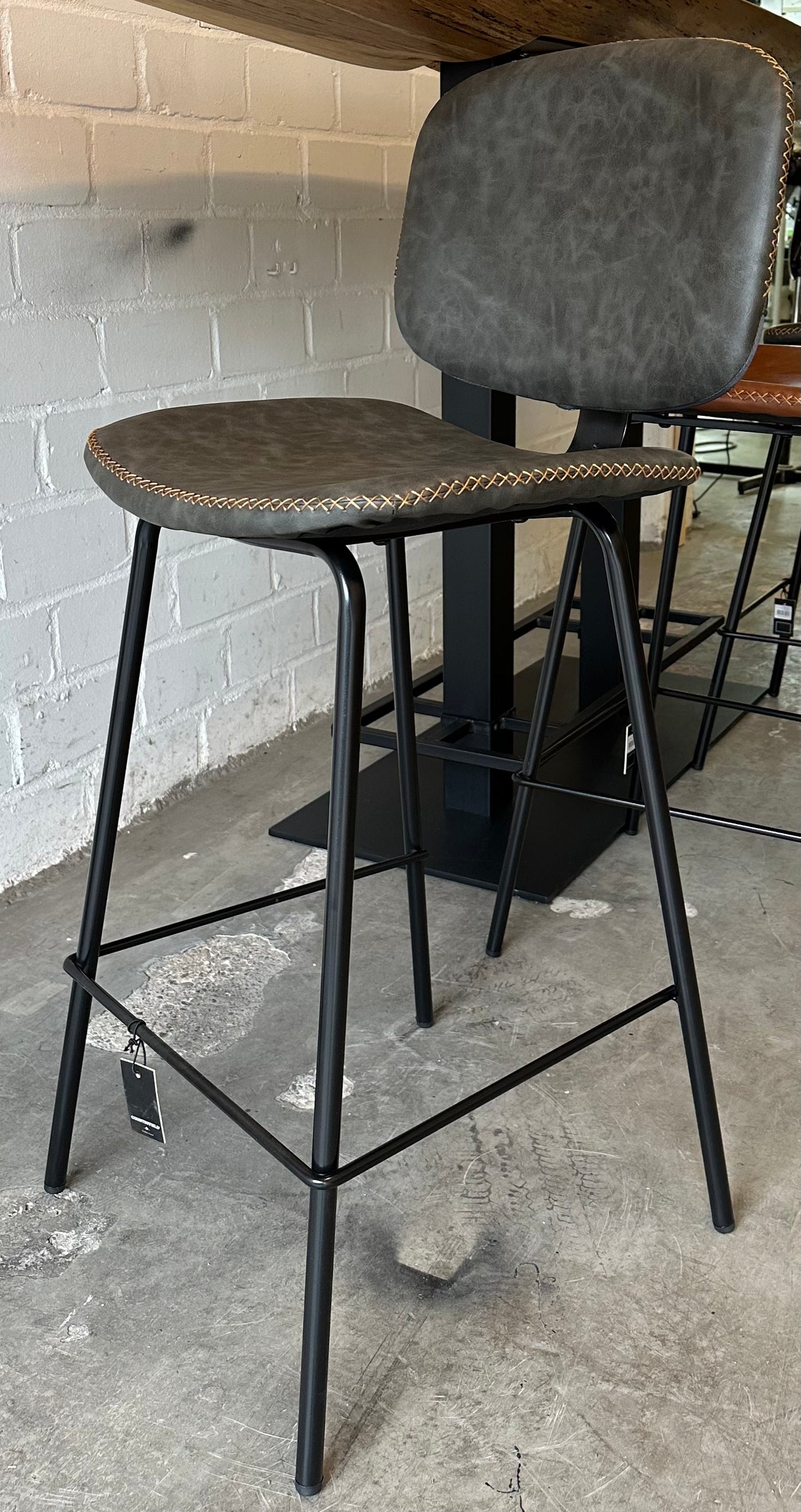 Tabouret de bar Bradley en similicuir, 2 coloris, qualité professionnelle