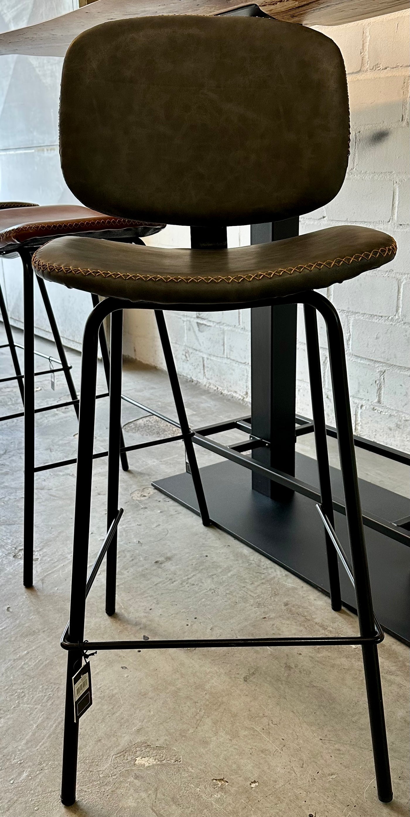 Tabouret de bar Bradley en similicuir, 2 coloris, qualité professionnelle