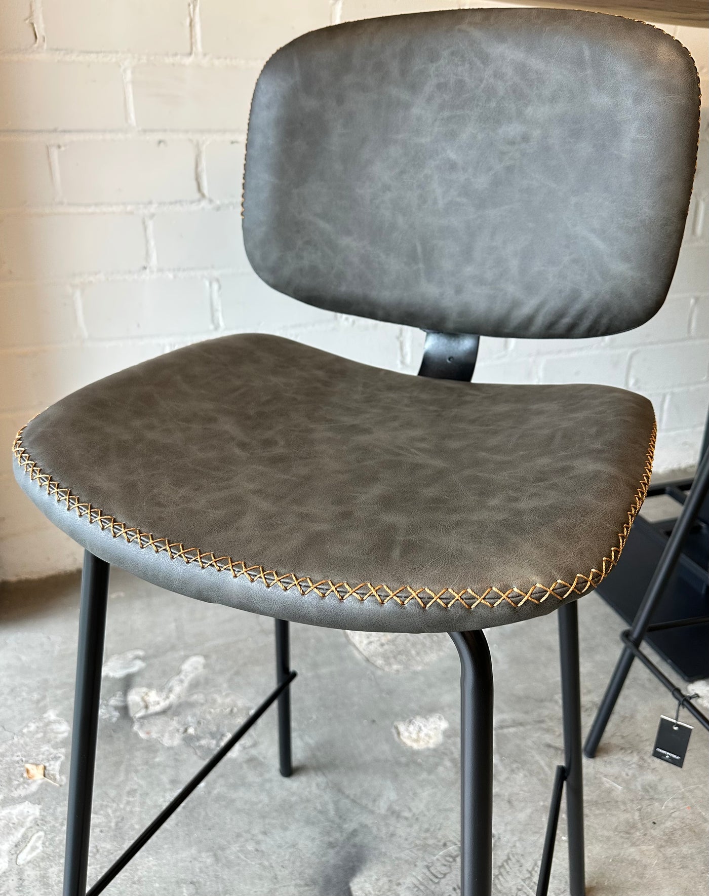 Tabouret de bar Bradley en similicuir, 2 coloris, qualité professionnelle