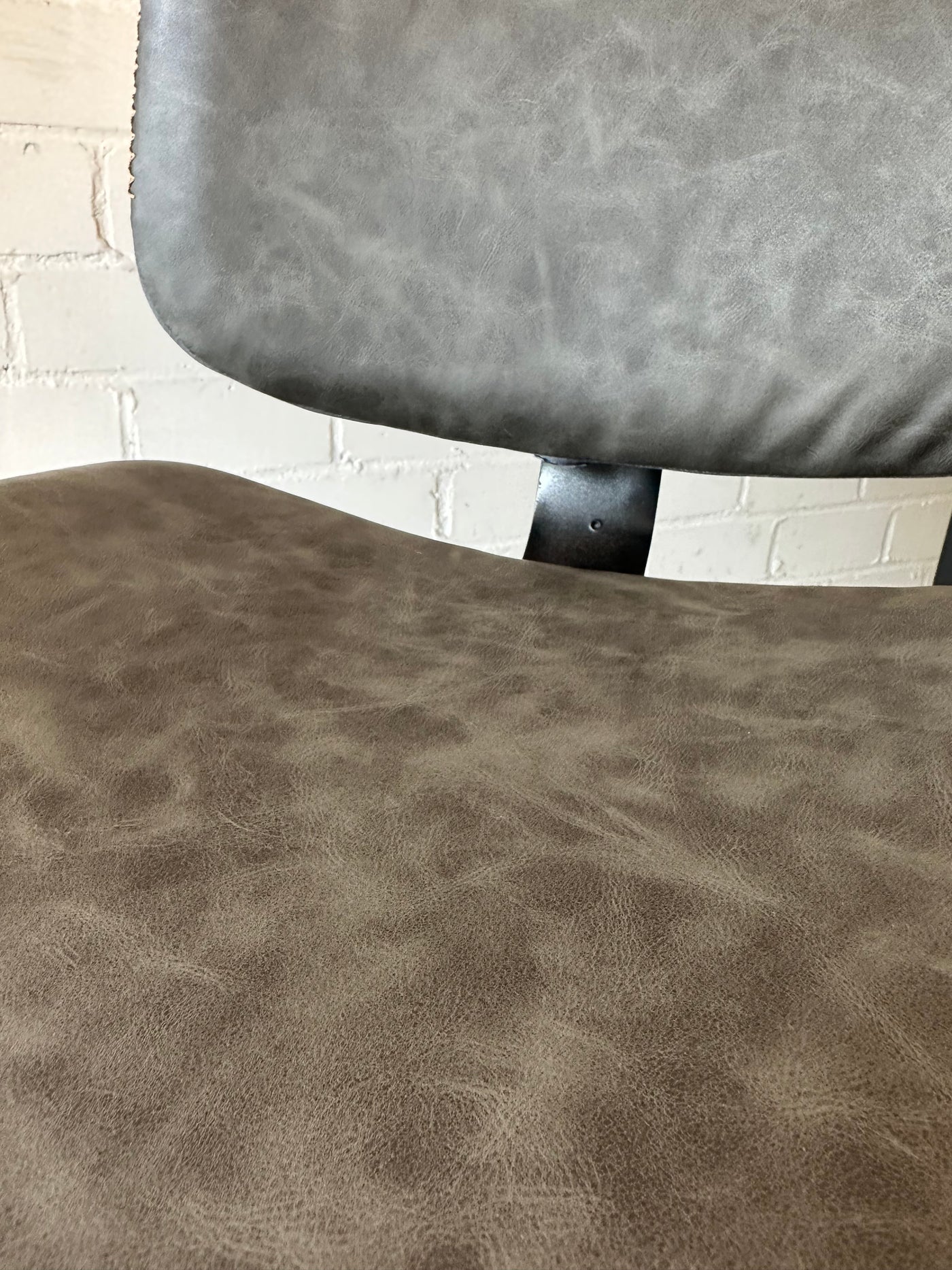 Tabouret de bar Bradley en similicuir, 2 coloris, qualité professionnelle