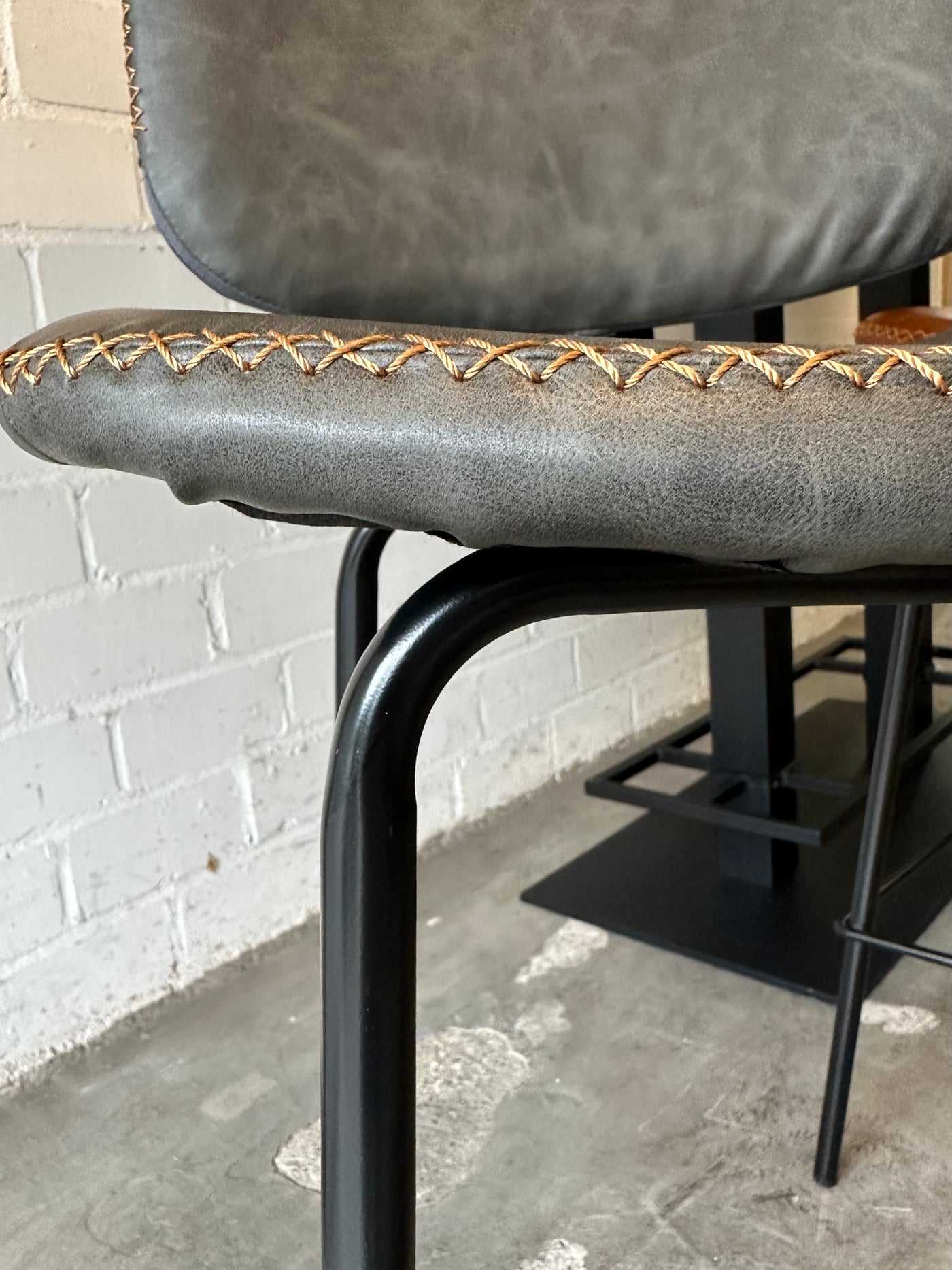 Tabouret de bar Bradley en similicuir, 2 coloris, qualité professionnelle