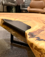 Epoxidharz Couchtisch Viersen Eiche massiv 104 cm geölt mit Dreifuss Metall Gestell schwarz