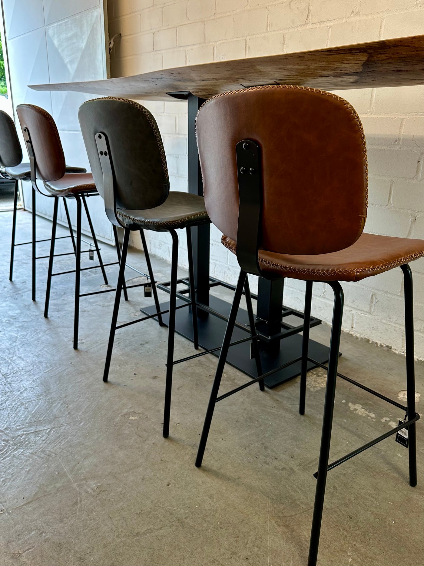 Tabouret de bar Bradley en similicuir, 2 coloris, qualité professionnelle