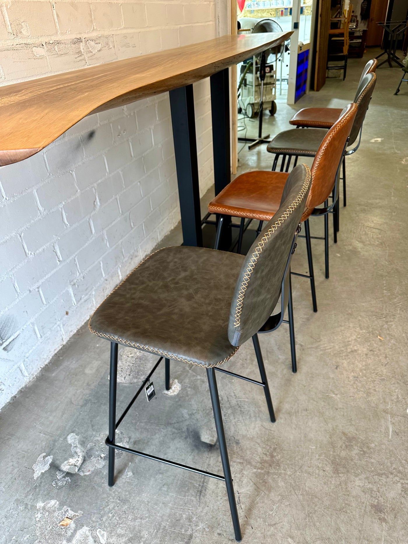 Tabouret de bar Bradley en similicuir, 2 coloris, qualité professionnelle