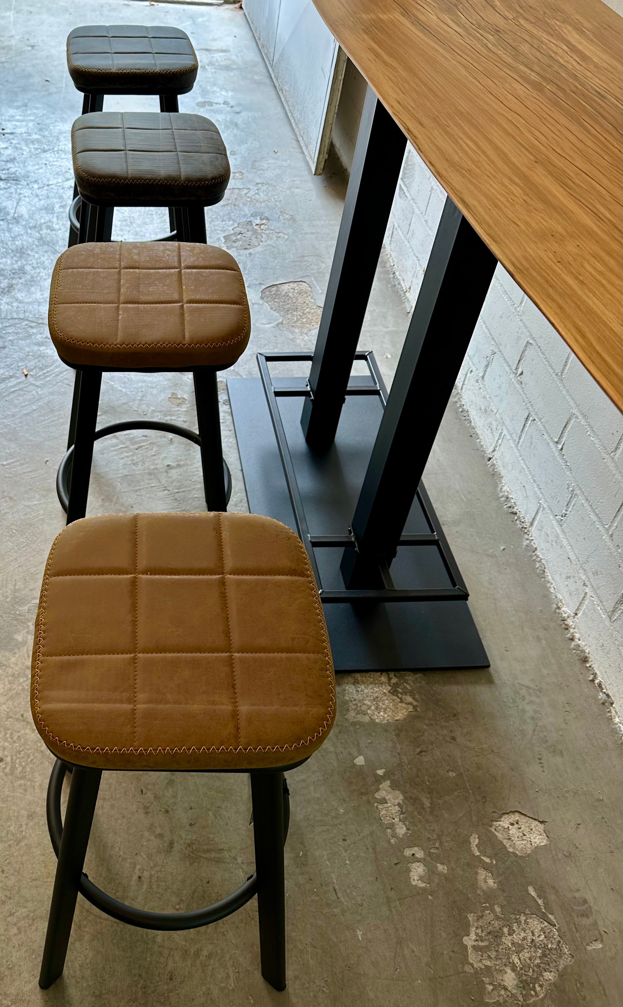 Kunstleder Sitzhocker Markham braun grün grau Gastro Hocker