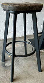 Lade das Bild in den Galerie-Viewer, Kunstleder Sitzhocker Markham braun grün grau Gastro Hocker

