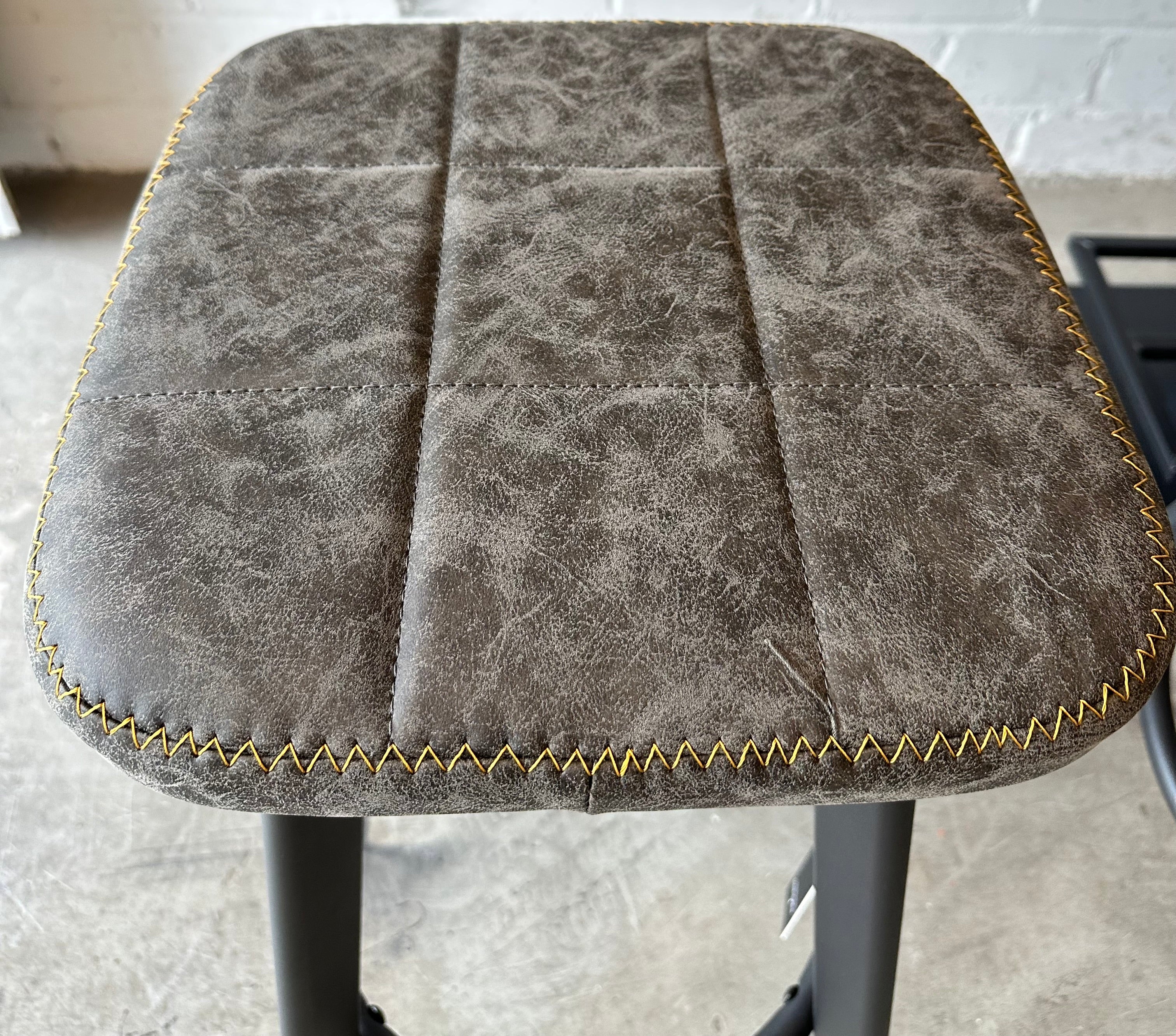 Kunstleder Sitzhocker Markham braun grün grau Gastro Hocker