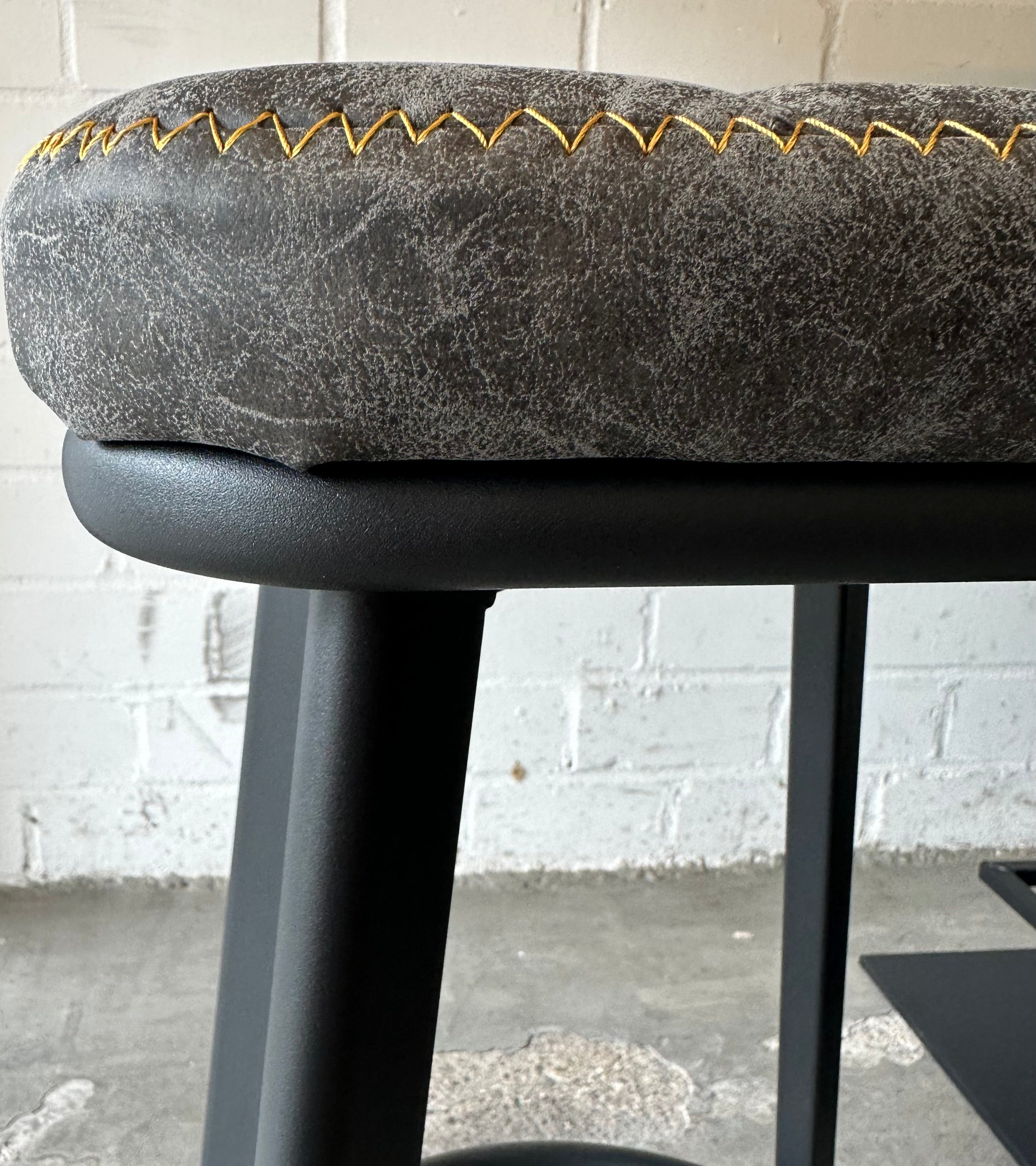Kunstleder Sitzhocker Markham braun grün grau Gastro Hocker