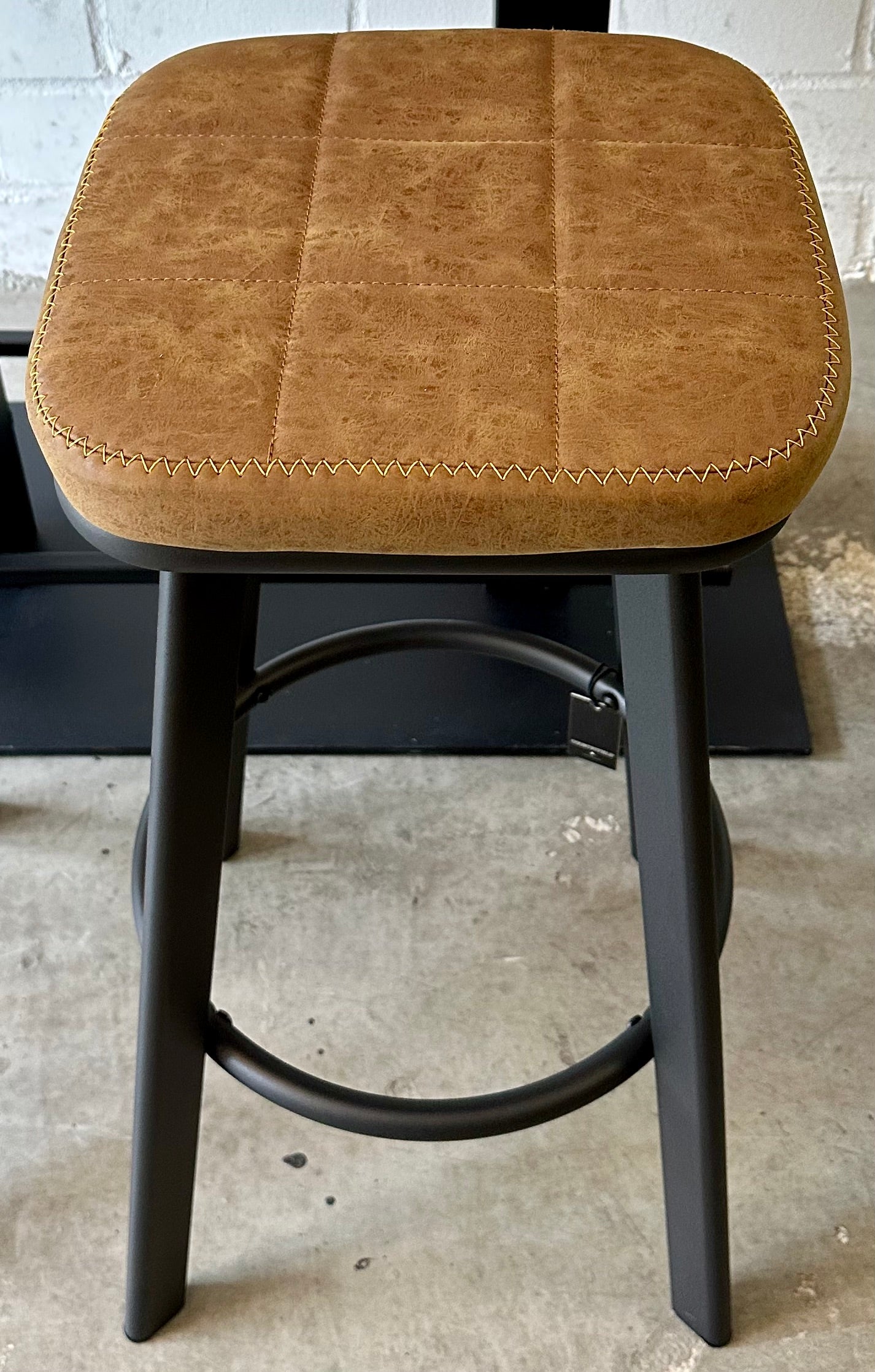 Kunstleder Sitzhocker Markham braun grün grau Gastro Hocker