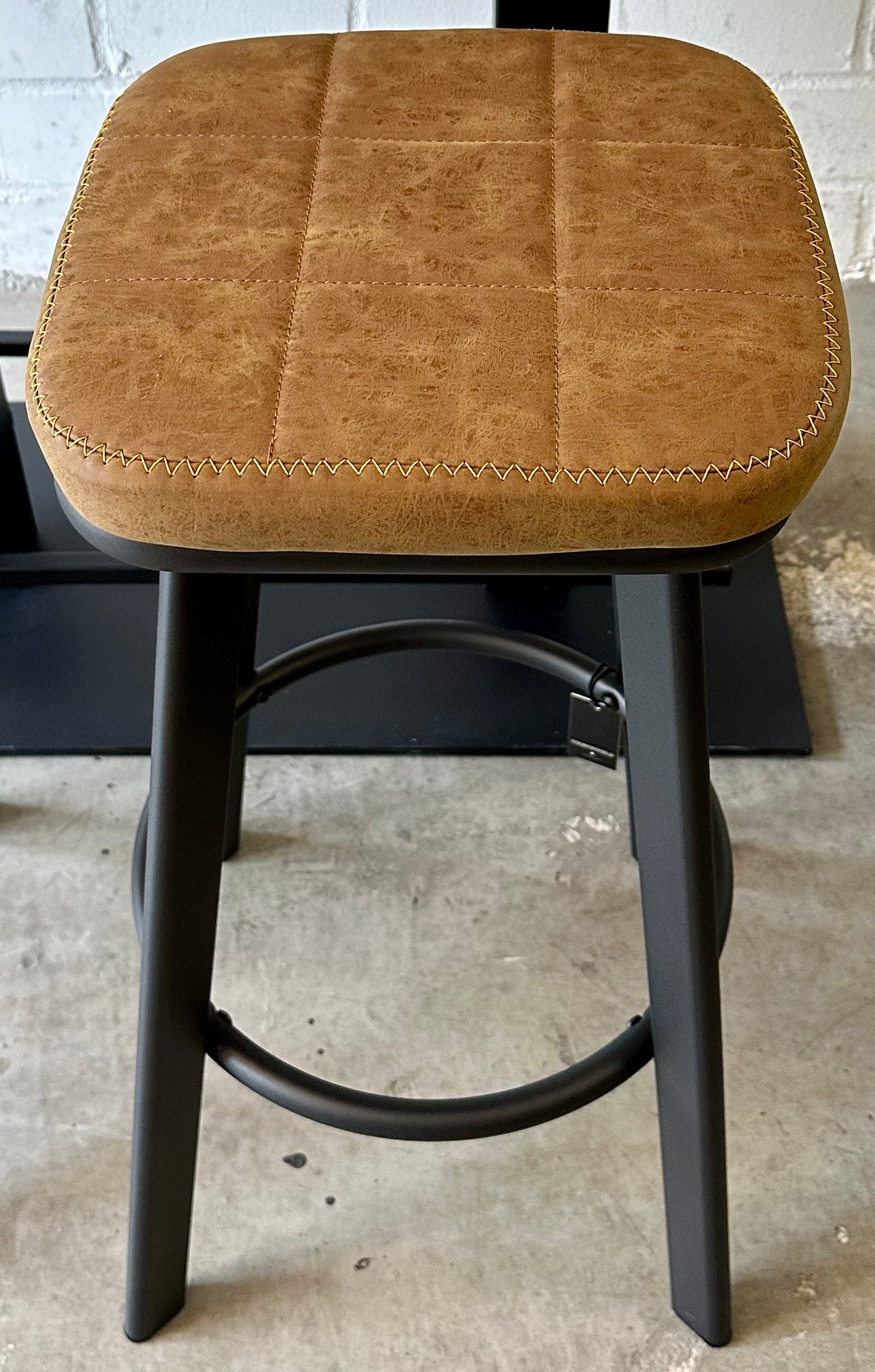 Kunstleder Sitzhocker Markham braun grün grau Gastro Hocker