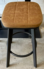 Lade das Bild in den Galerie-Viewer, Kunstleder Sitzhocker Markham braun grün grau Gastro Hocker
