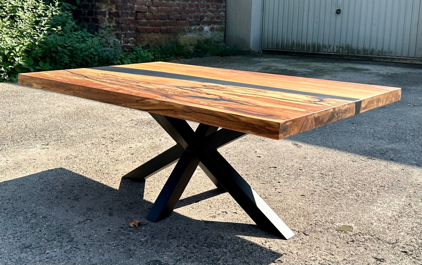 Epoxidharz River Couchtisch Kürten Buche massiv 110 cm Massivholz geölt mit Spider Metall Gestell schwarz