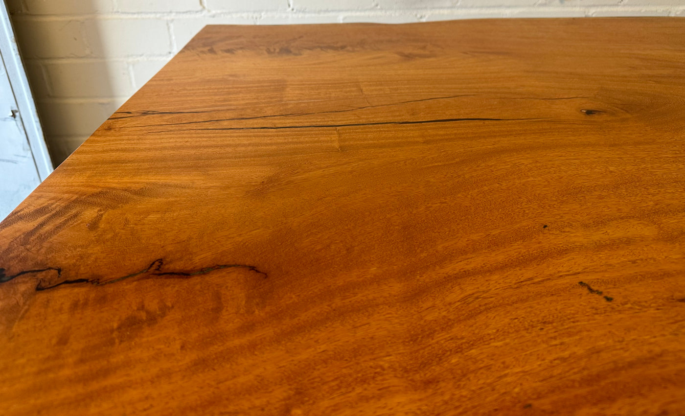 Table tronc d'arbre teck Guyana 240 et 6 cm massif avec piètement en V
