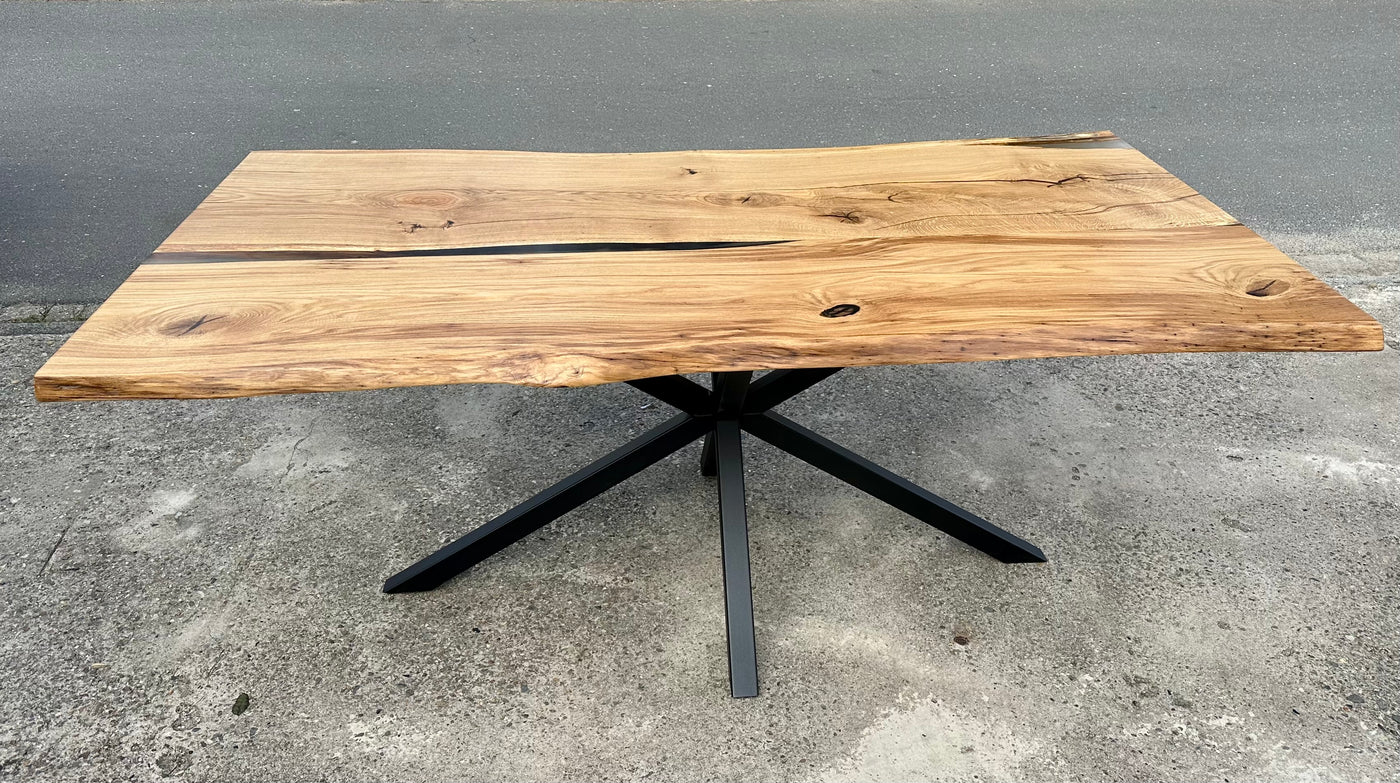 Epoxidharz Esstisch Gummersbach Eiche massiv 200 cm Massivholz geölt mit Spider Metall Gestell schwarz
