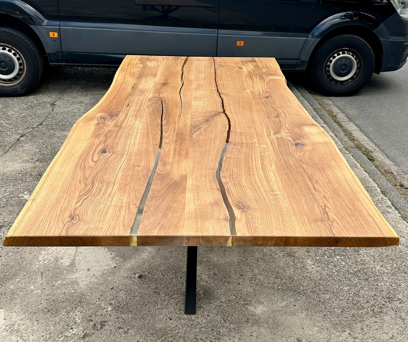 Epoxidharz Esstisch Lindlar Eiche massiv 220 cm Massivholz geölt mit Spider Metall Gestell schwarz