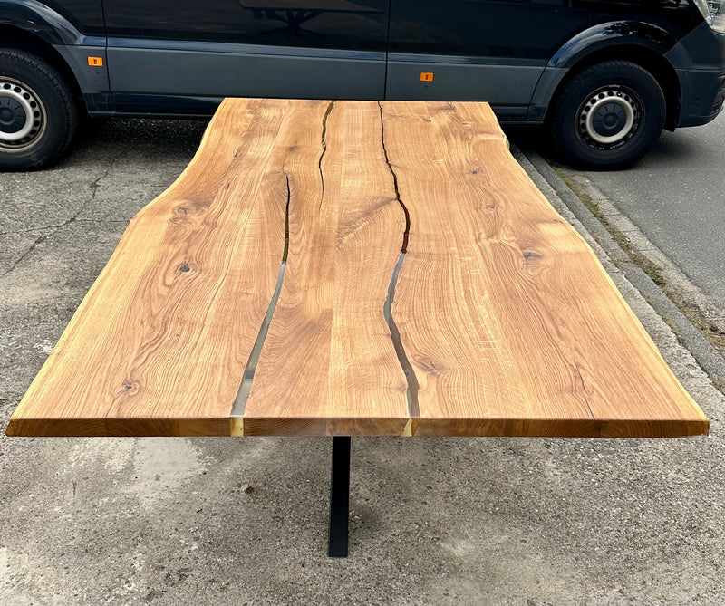 Epoxidharz Esstisch Lindlar Eiche massiv 220 cm Massivholz geölt mit Spider Metall Gestell schwarz