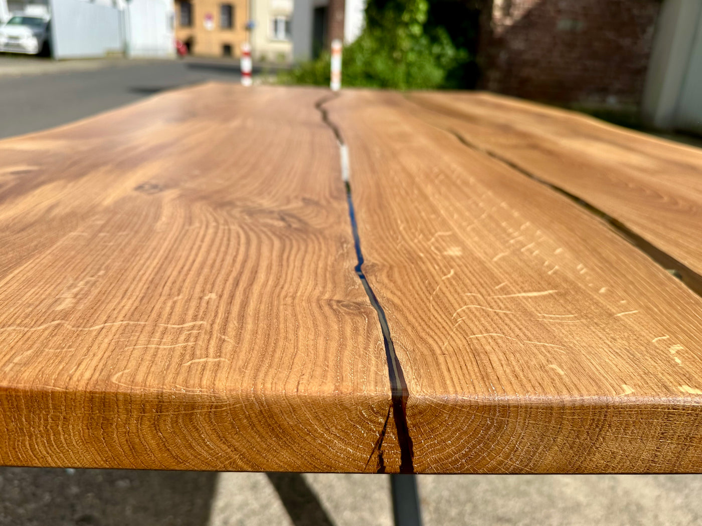 Epoxidharz Esstisch Lindlar Eiche massiv 220 cm Massivholz geölt mit Spider Metall Gestell schwarz