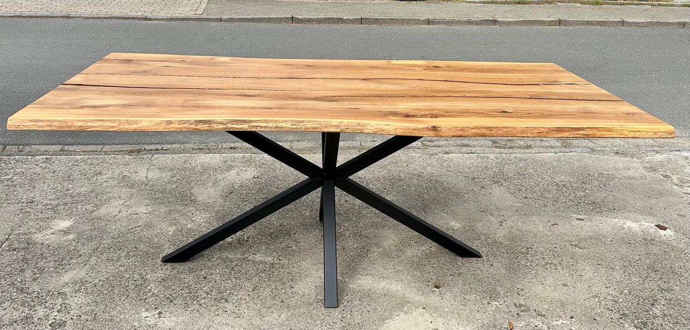 Epoxidharz Esstisch Lindlar Eiche massiv 220 cm Massivholz geölt mit Spider Metall Gestell schwarz
