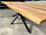 Epoxidharz Esstisch Lindlar Eiche massiv 220 cm Massivholz geölt mit Spider Metall Gestell schwarz