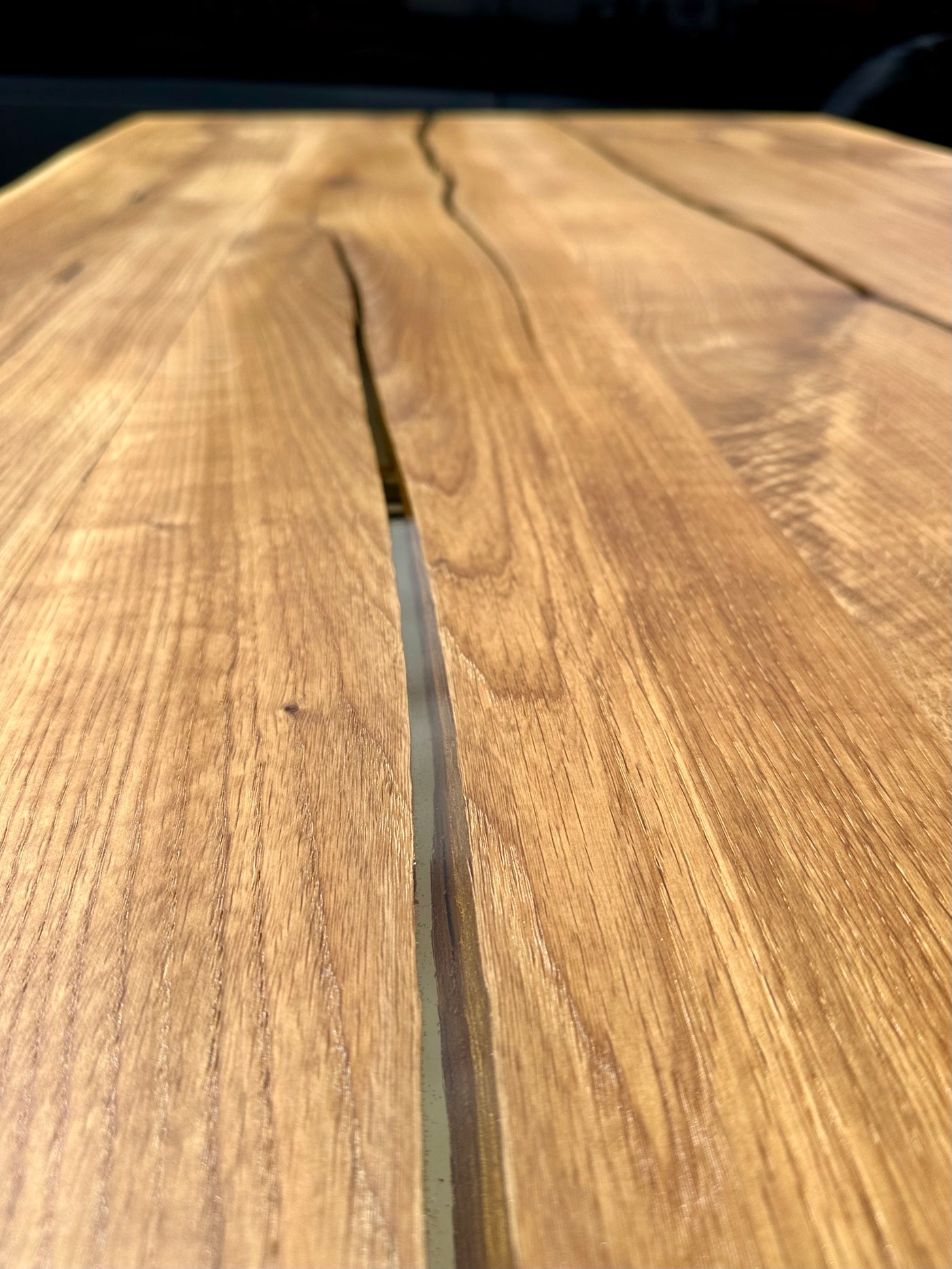 Epoxidharz Esstisch Lindlar Eiche massiv 220 cm Massivholz geölt mit Spider Metall Gestell schwarz