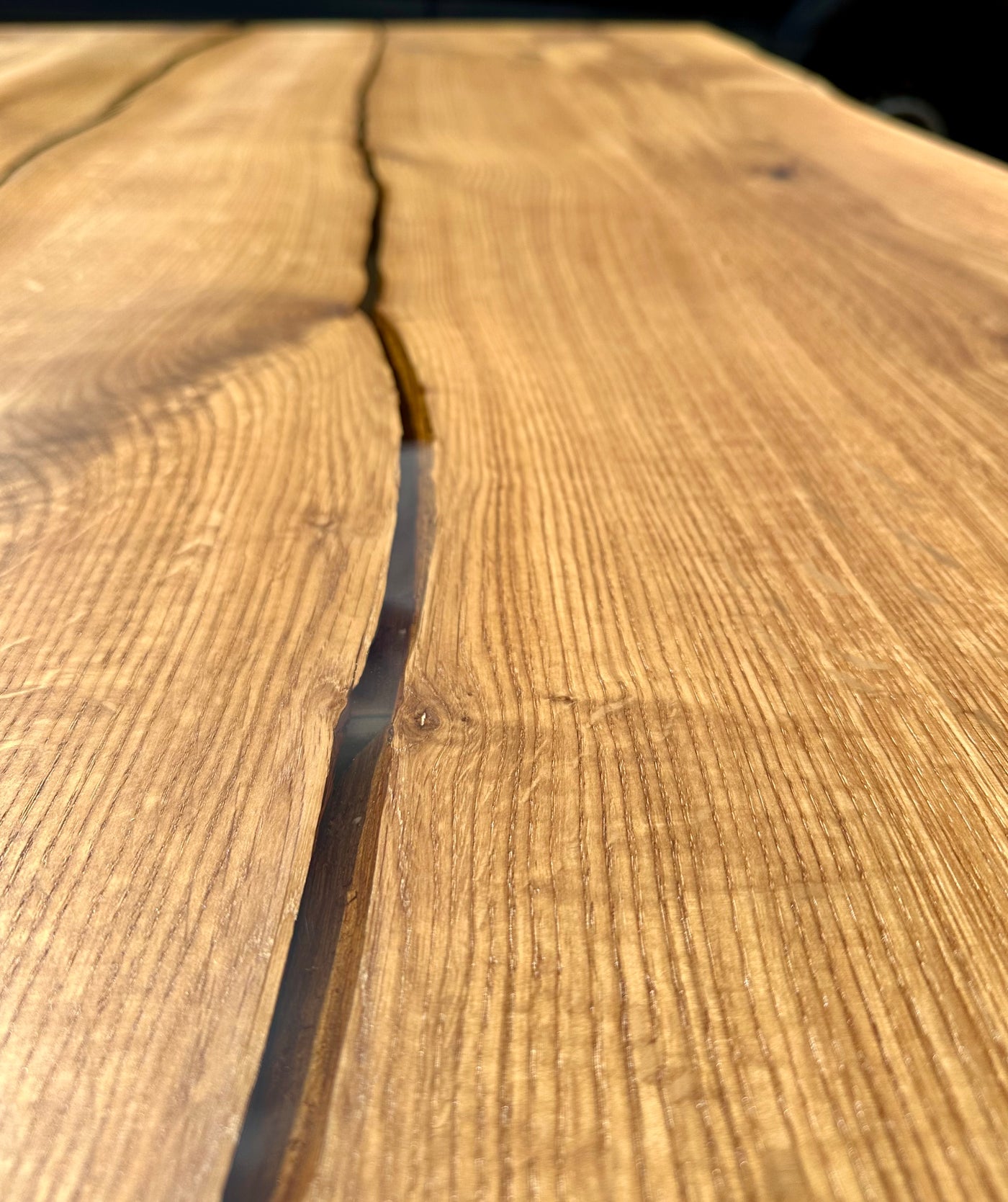 Epoxidharz Esstisch Lindlar Eiche massiv 220 cm Massivholz geölt mit Spider Metall Gestell schwarz