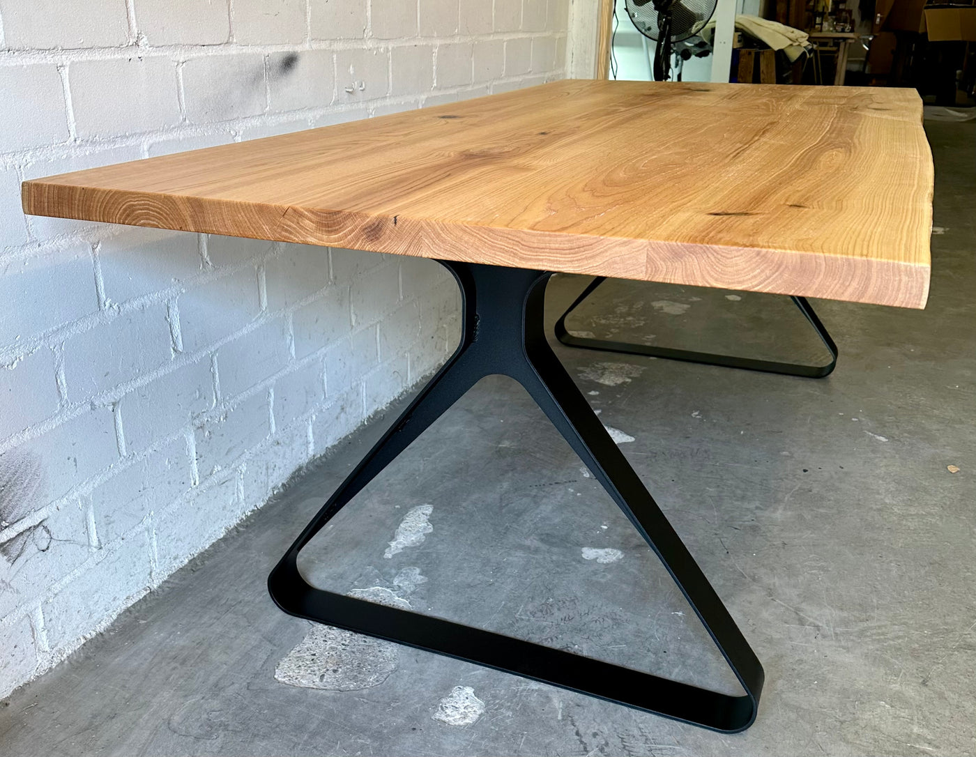 Vollmetall Triangle Massivstahl Gestell Set schwarz pulverbeschichtet für Tischplatten
