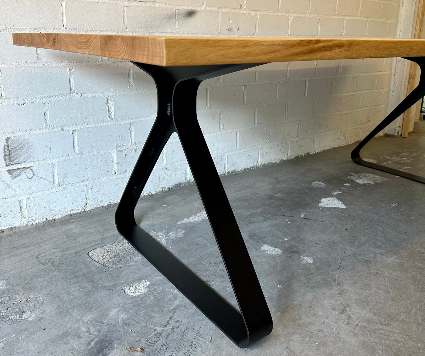 Vollmetall Triangle Massivstahl Gestell Set schwarz pulverbeschichtet für Tischplatten