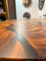 Mammut Baumstamm Esstisch Suar Türkis Epoxy 210 lang und 8 cm massiv mit Diamant Metall Gestell