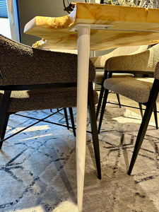Einzelstück Baumkante Esstisch Edelesche lackiert 140 cm mit Gestell Set weiß