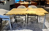 Pièce unique bord naturel table à manger frêne noble laqué 140 cm avec piètement blanc
