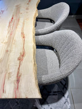 Pièce unique Table de salle à manger à bord naturel Bro en érable verni 140 cm avec pieds en set blanc