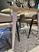 Pièce unique Table de salle à manger à bord naturel Bro en érable verni 140 cm avec pieds en set blanc
