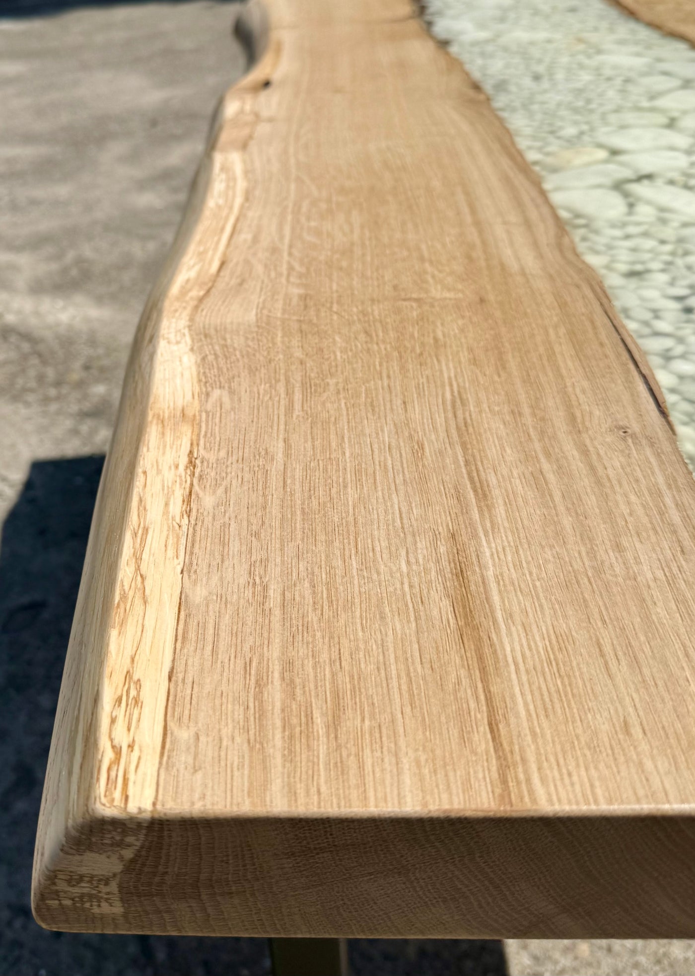 Table basse de rivière en résine époxy Kürten Hêtre massif 110 cm Bois massif huilé avec piètement métallique Spider noir