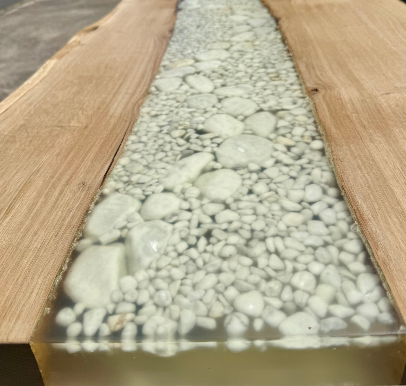 Table basse de rivière en résine époxy Kürten Hêtre massif 110 cm Bois massif huilé avec piètement métallique Spider noir