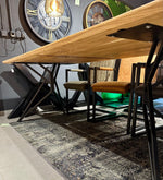 Lade das Bild in den Galerie-Viewer, Dänisch Oval Design Esstisch Eiche massiv 2,4 - 200 bis 260 cm geölt mit Butterfly Gestellset schwarz Schweizer Kante
