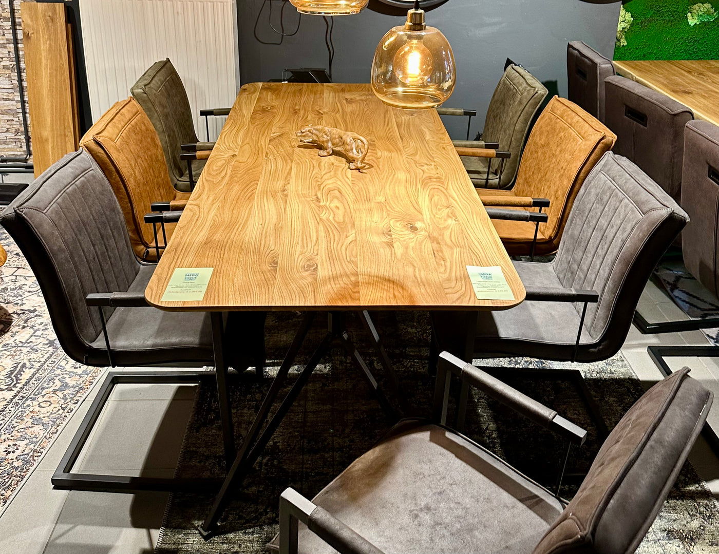 Dänisch Oval Design Esstisch Eiche massiv 3 - 200 bis 240 cm geölt mit Butterfly Gestellset schwarz Schweizer Kante