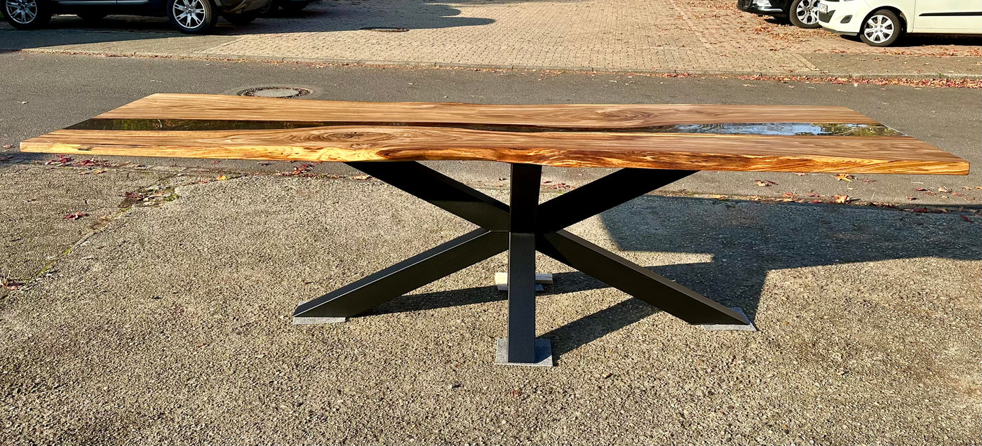 Epoxy Baumstamm Rivertable Esstisch Eiche 300 und 4 cm massiv mit Spider Gestell