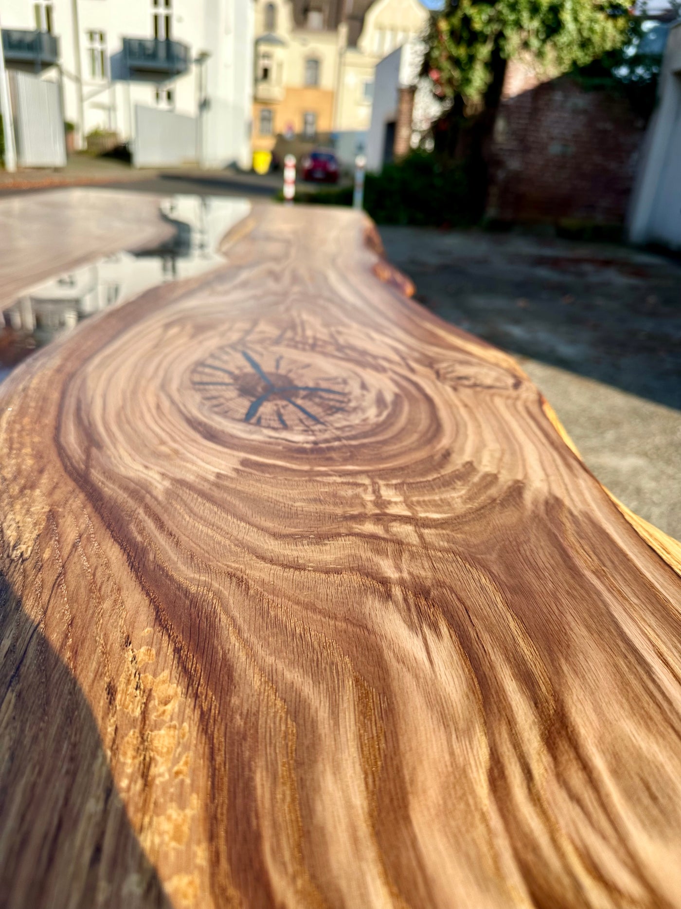 Epoxy Baumstamm Rivertable Esstisch Eiche 300 und 4 cm massiv mit Spider Gestell